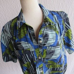 REI Blue Green Abstract Women's Shirt Top Pocket XL Short Sleeve Button Up Nylon